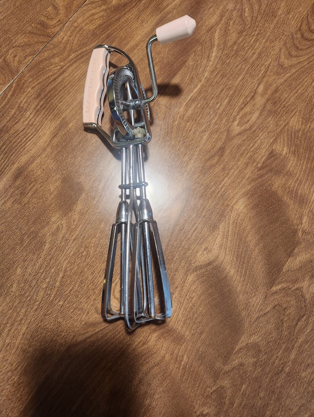 Manual Egg Beater Hand Mixer in Light Pink